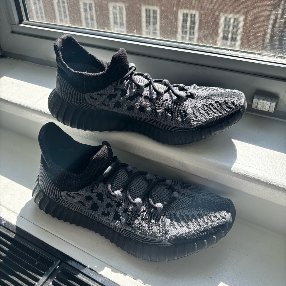 COPY - Yeezy 350 V2 Cmpct sneakers!